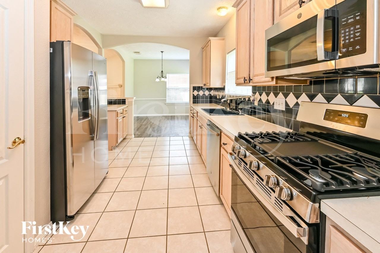 2803 Spring Dusk Ln - Photo 5 of 15