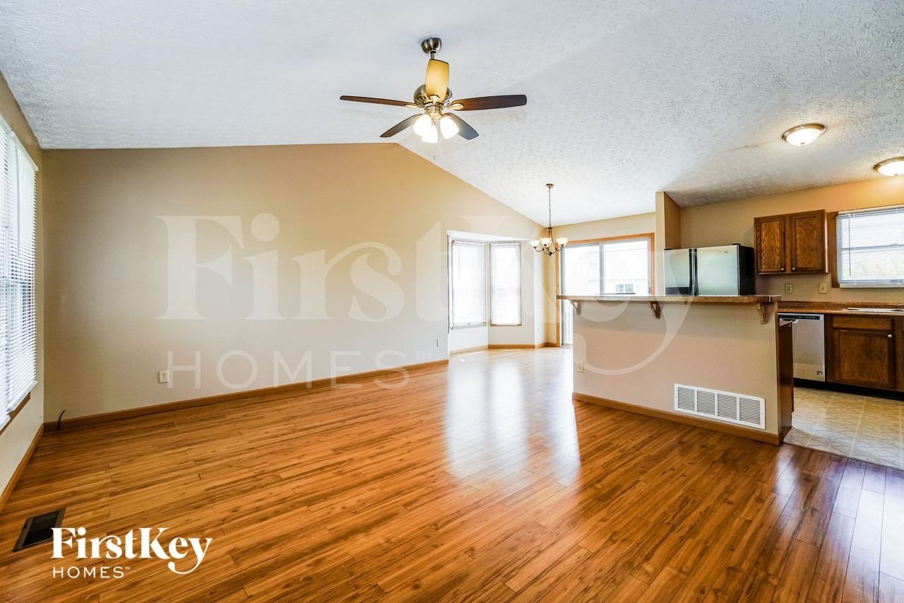 5673 Larksdale Dr - Photo 3 of 15