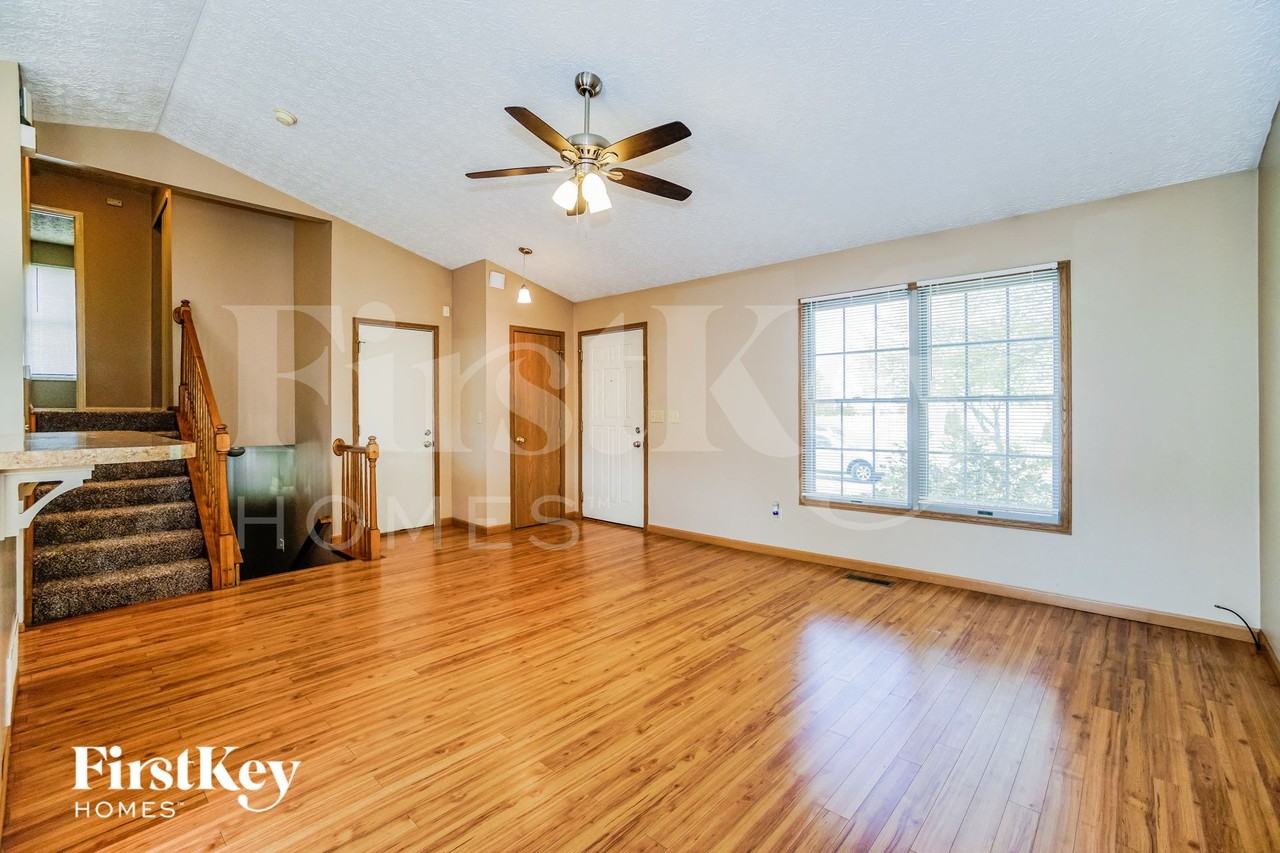 5673 Larksdale Dr - Photo 4 of 15