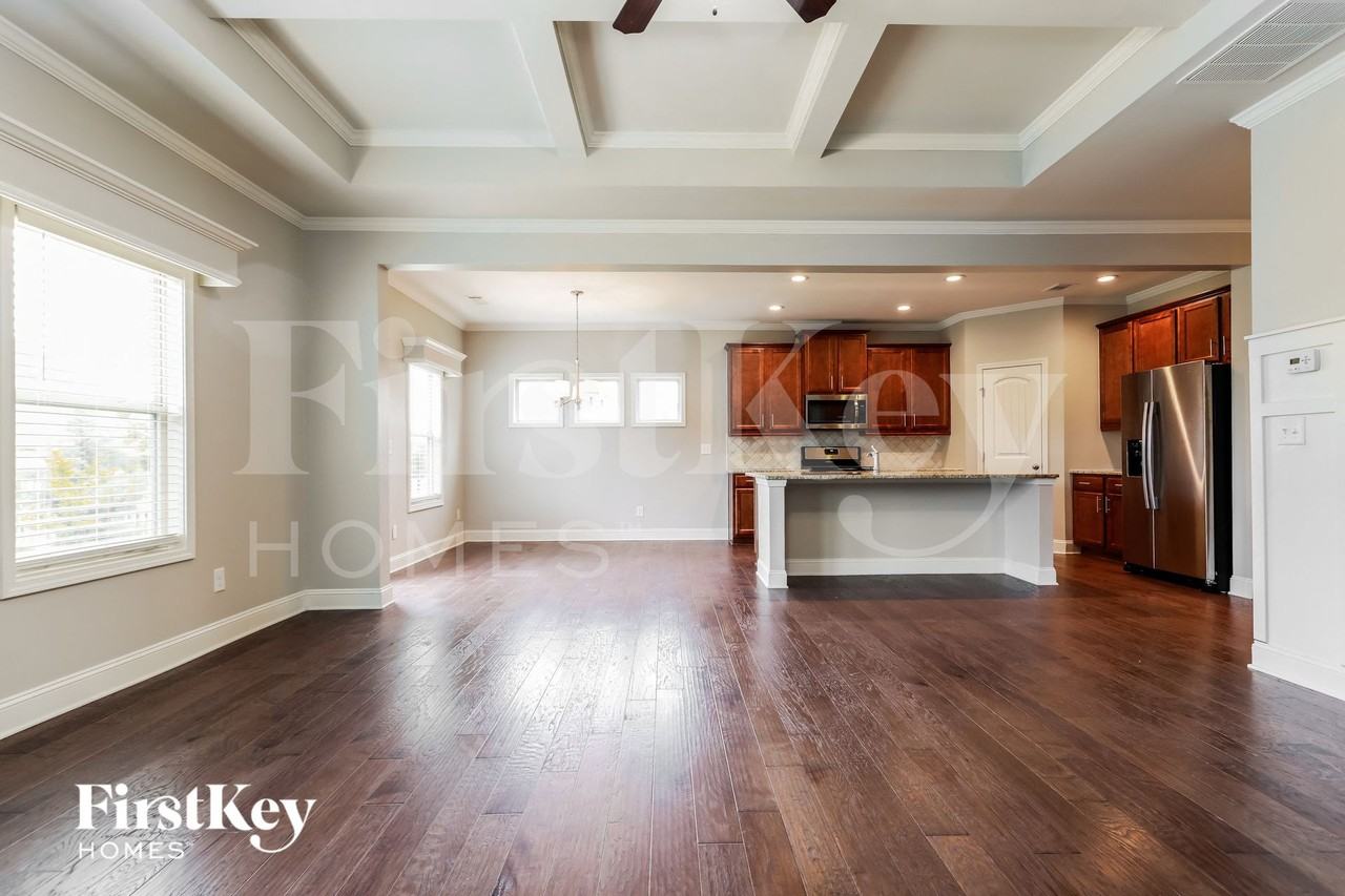 4524 Wilshire Ct - Photo 3 of 15