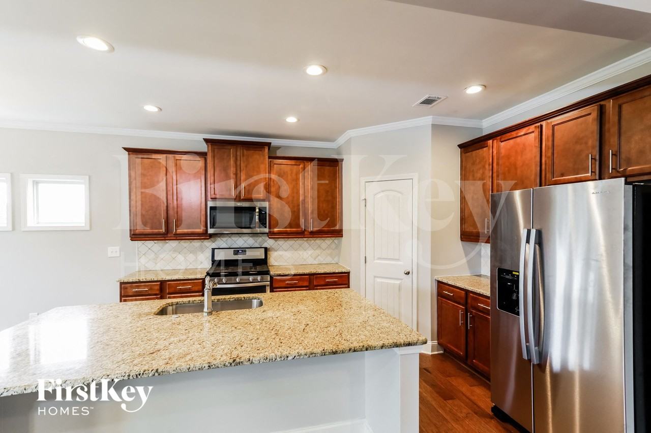 4524 Wilshire Ct - Photo 5 of 15