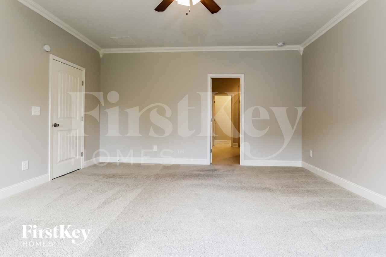 4524 Wilshire Ct - Photo 7 of 15