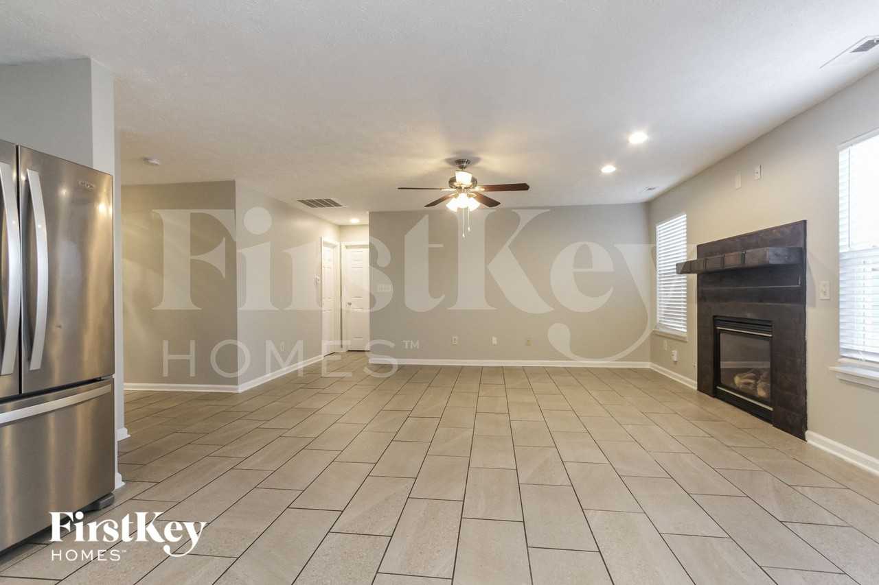 235 Heartwood Hl - Photo 4 of 15