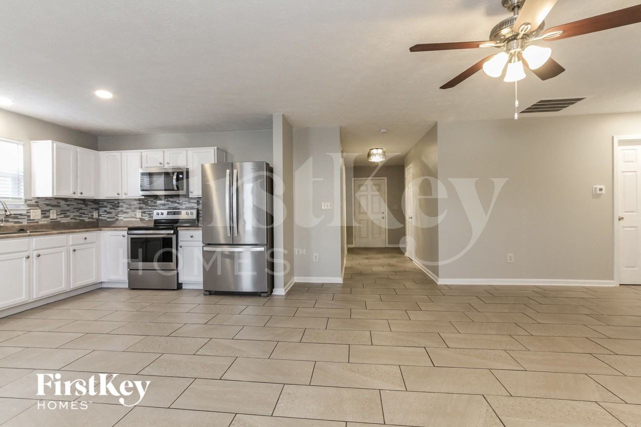 235 Heartwood Hl - Photo 5 of 15