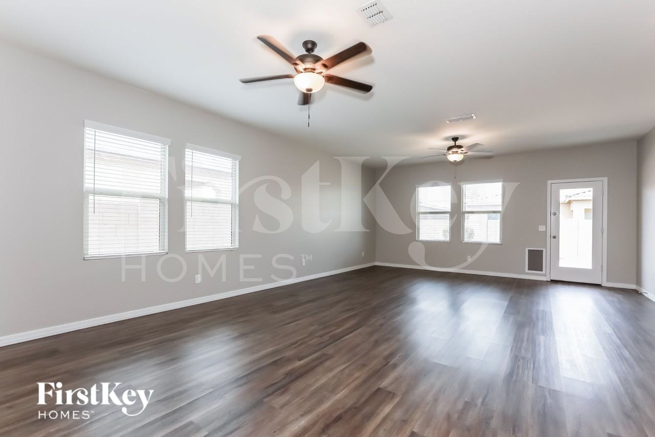 310 W Powell Dr - Photo 2 of 19