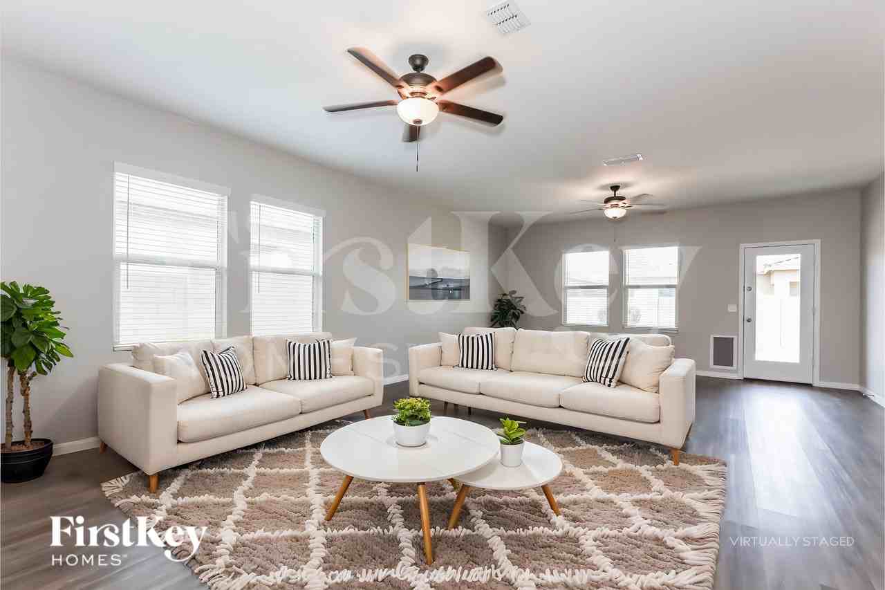 310 W Powell Dr - Photo 3 of 19