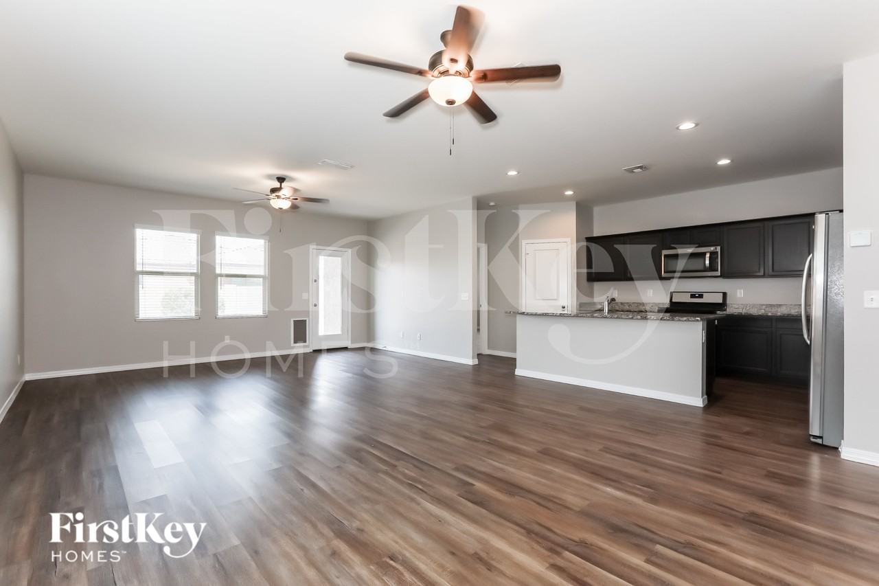 310 W Powell Dr - Photo 4 of 19