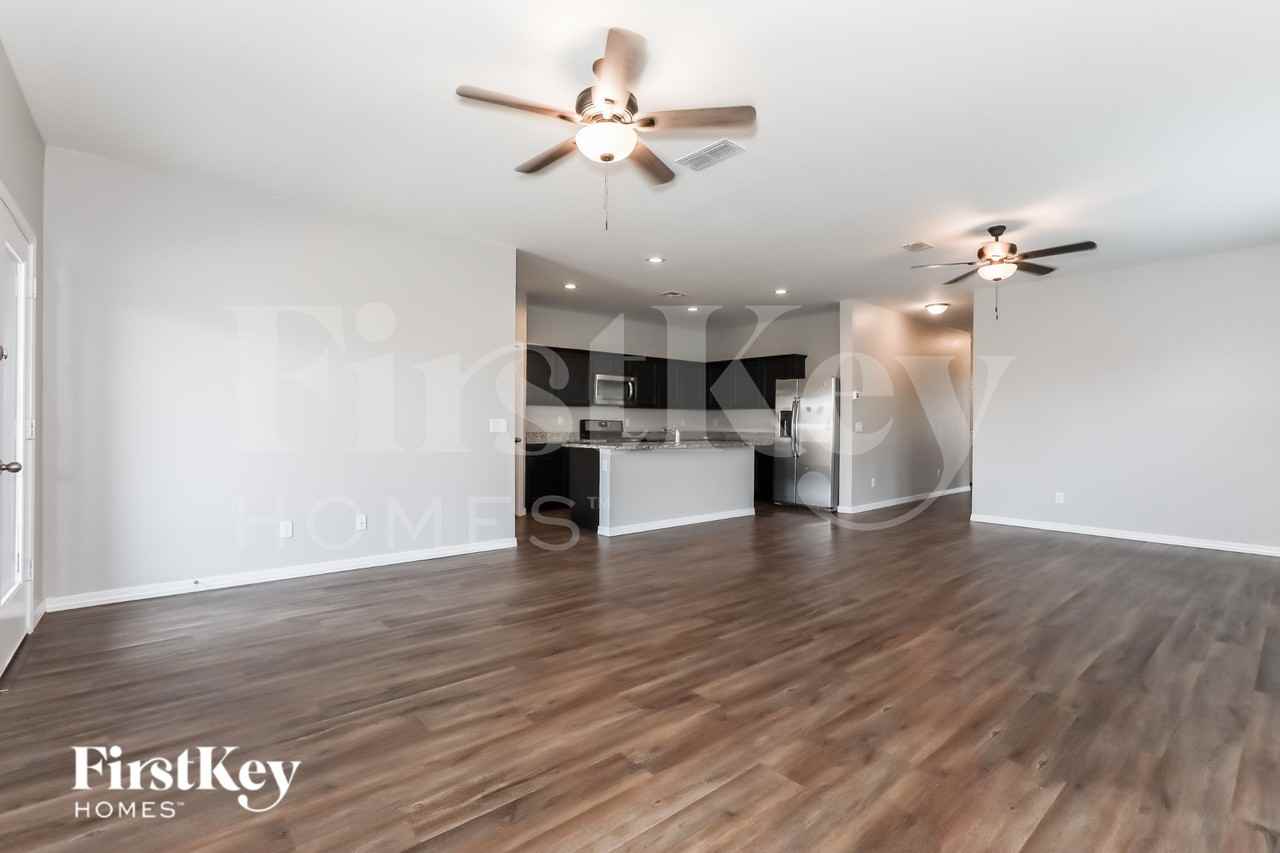 310 W Powell Dr - Photo 5 of 19