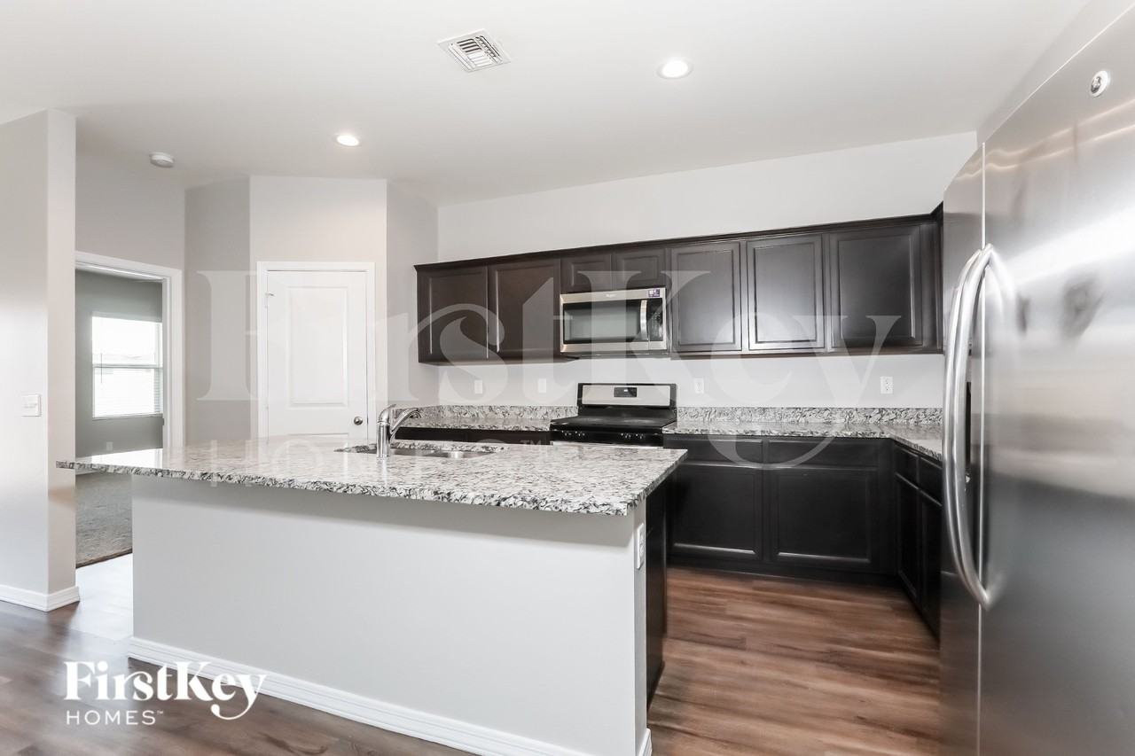 310 W Powell Dr - Photo 7 of 19