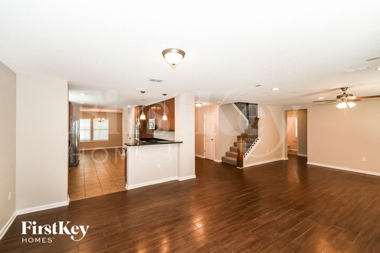 342 Auburn Oaks Rd E - Photo 3 of 15