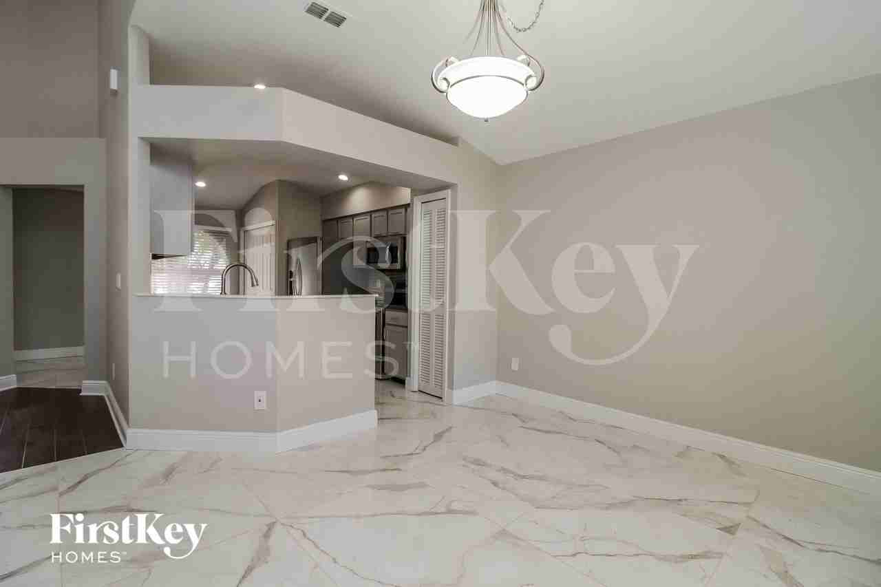 518 Whittingham Pl - Photo 5 of 15