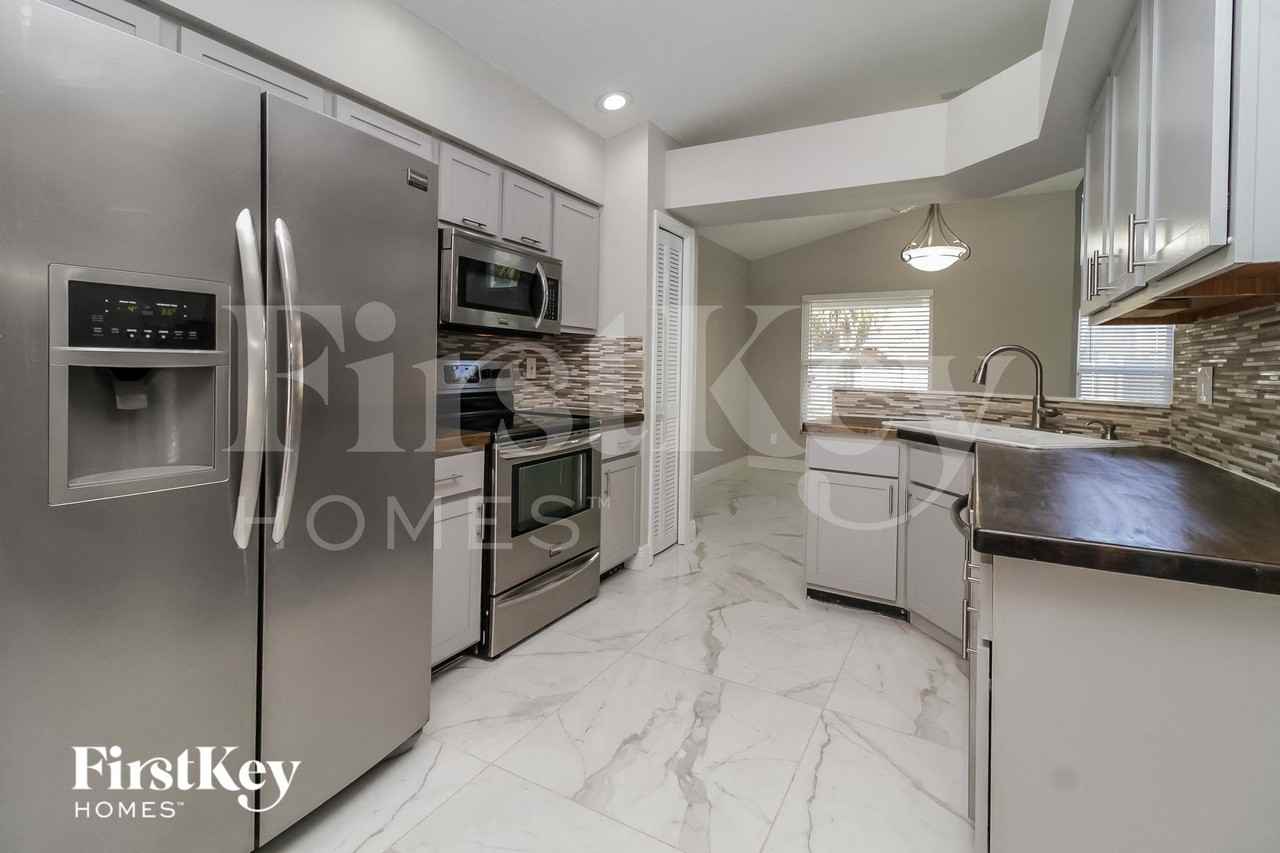 518 Whittingham Pl - Photo 6 of 15