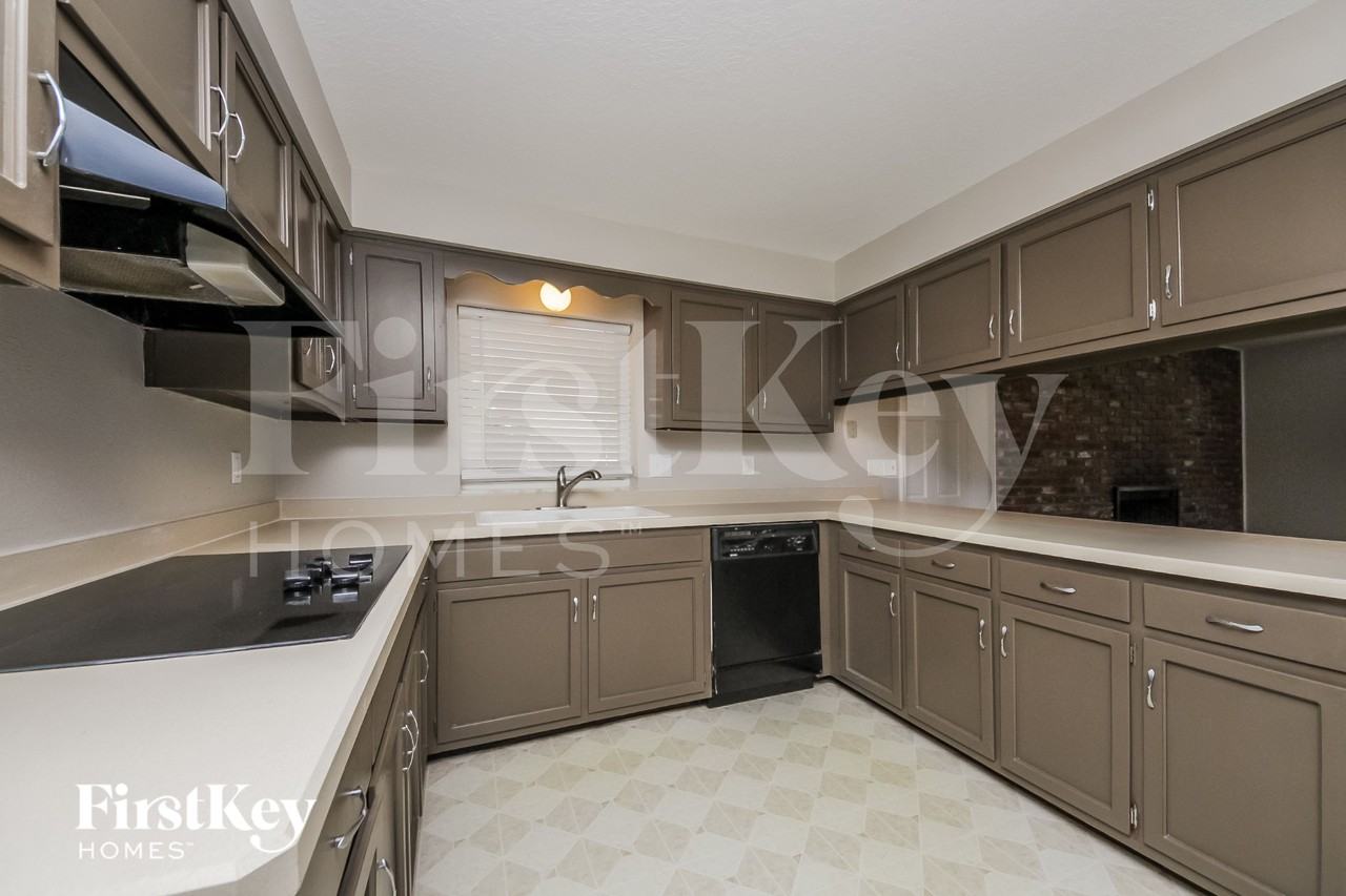 504 Saint Dunstan Way - Photo 6 of 17