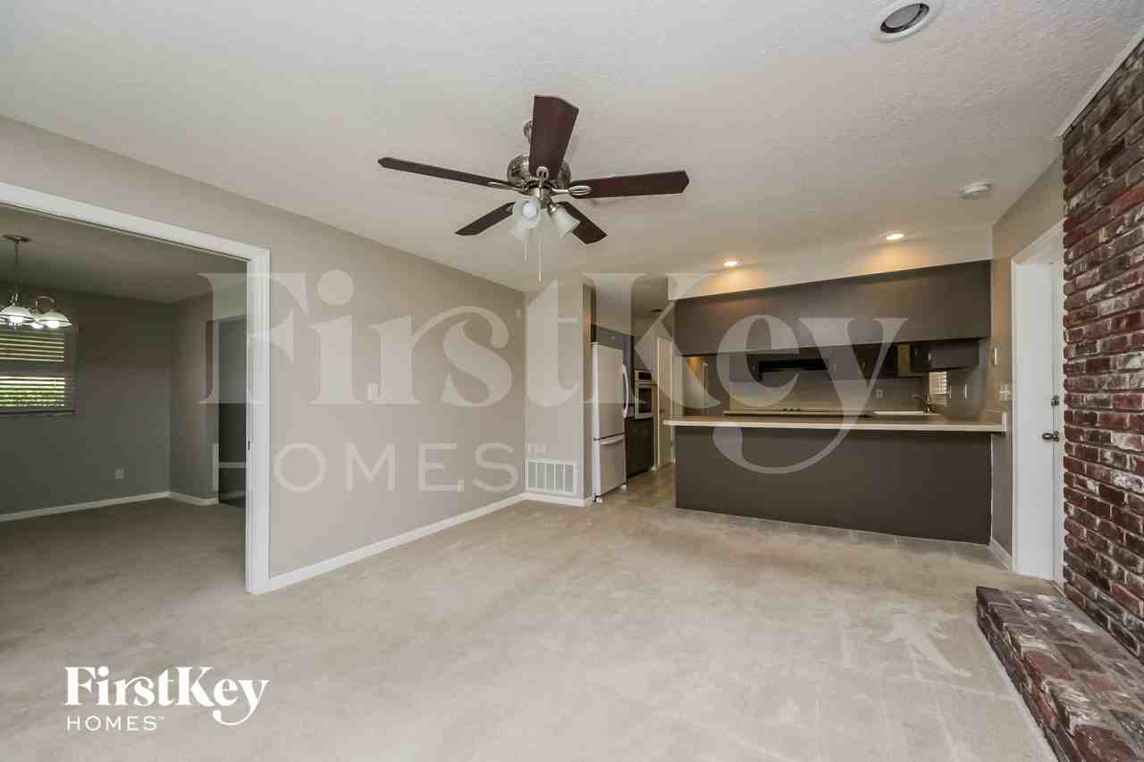 504 Saint Dunstan Way - Photo 7 of 17