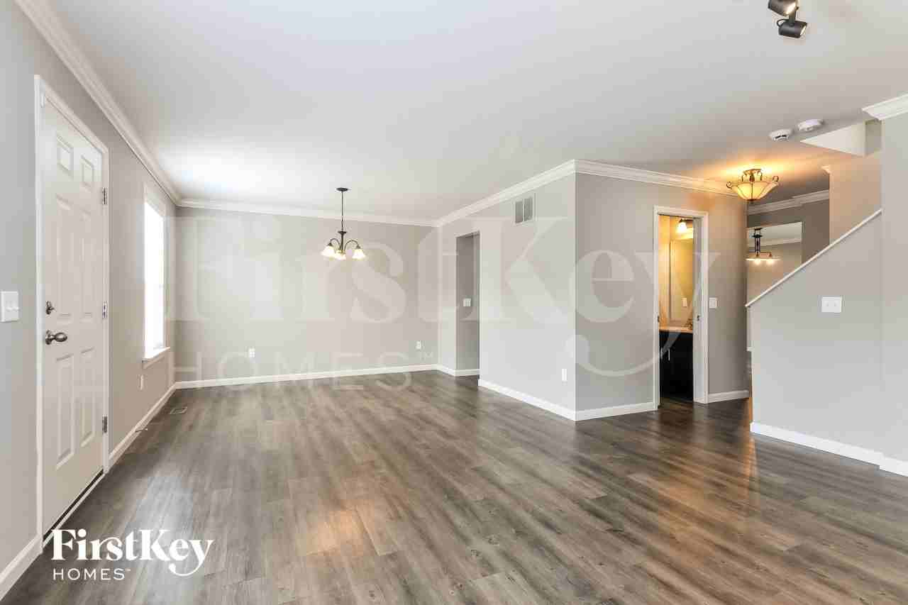 1007 Carpathian Dr - Photo 4 of 16
