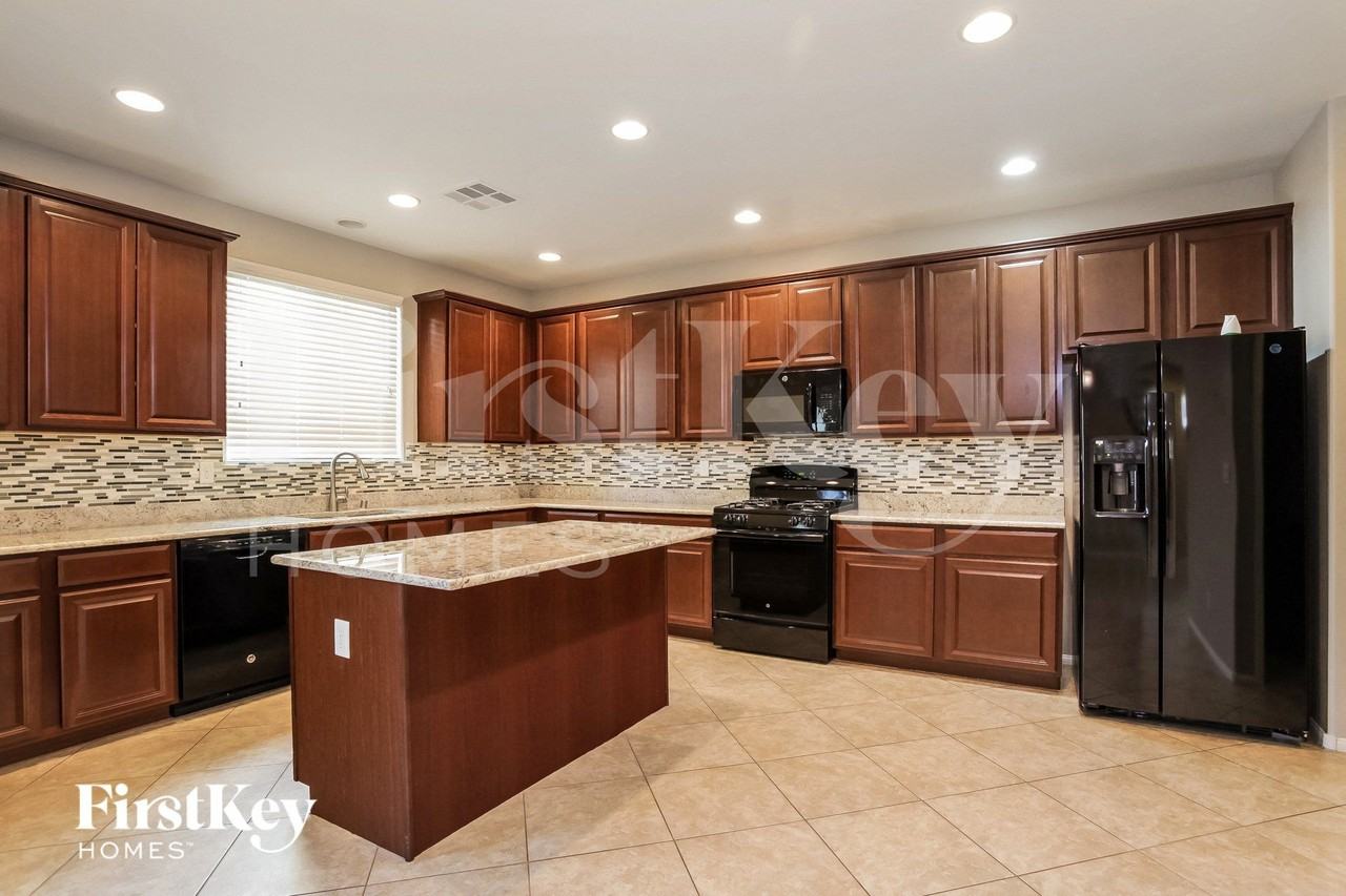 9352 Pearblossom Sky Ave - Photo 7 of 15