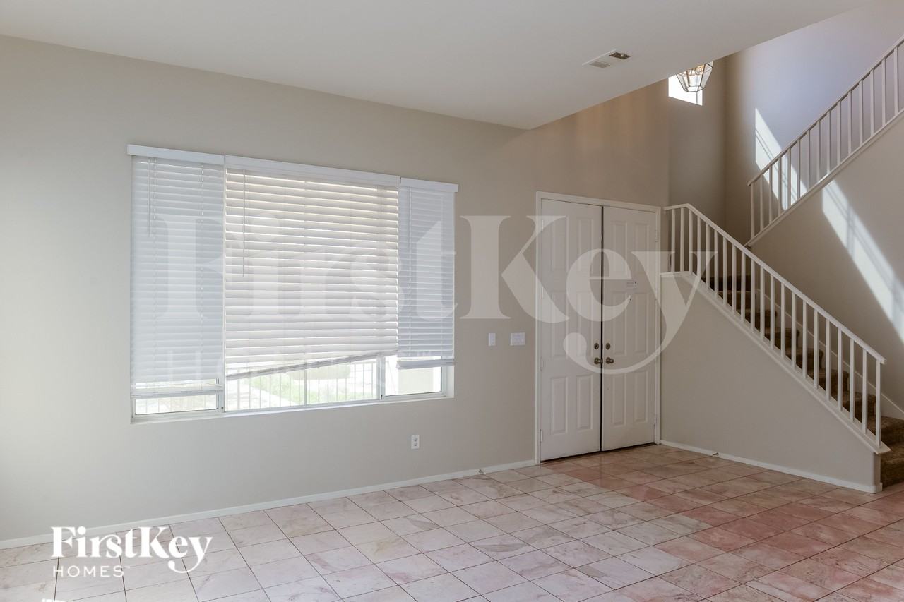 820 Crescent Moon Dr - Photo 3 of 16