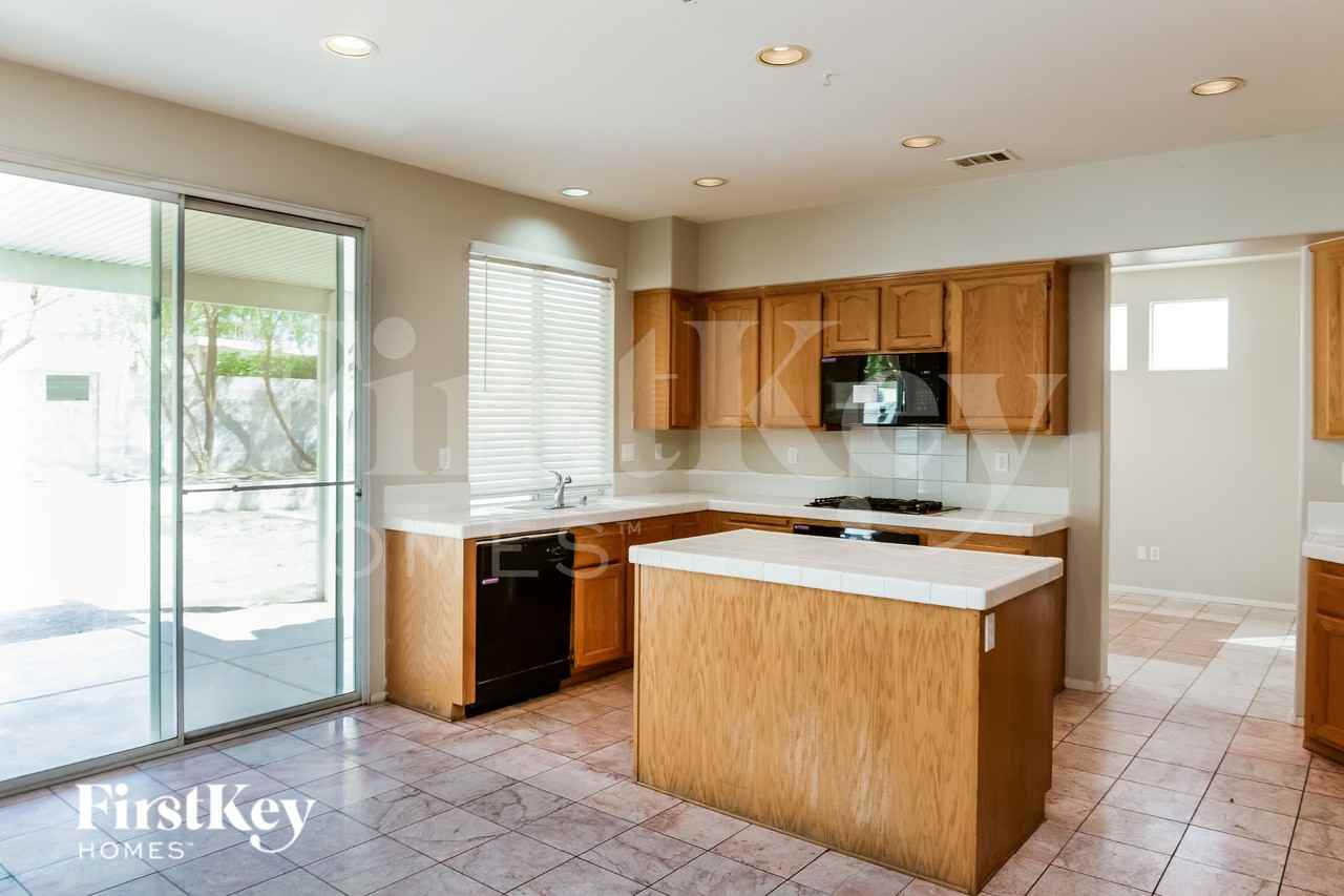 820 Crescent Moon Dr - Photo 6 of 16