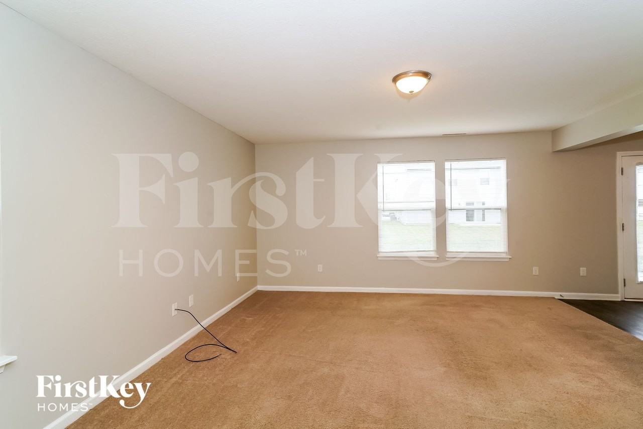 8123 Fisher Bend Dr - Photo 2 of 15