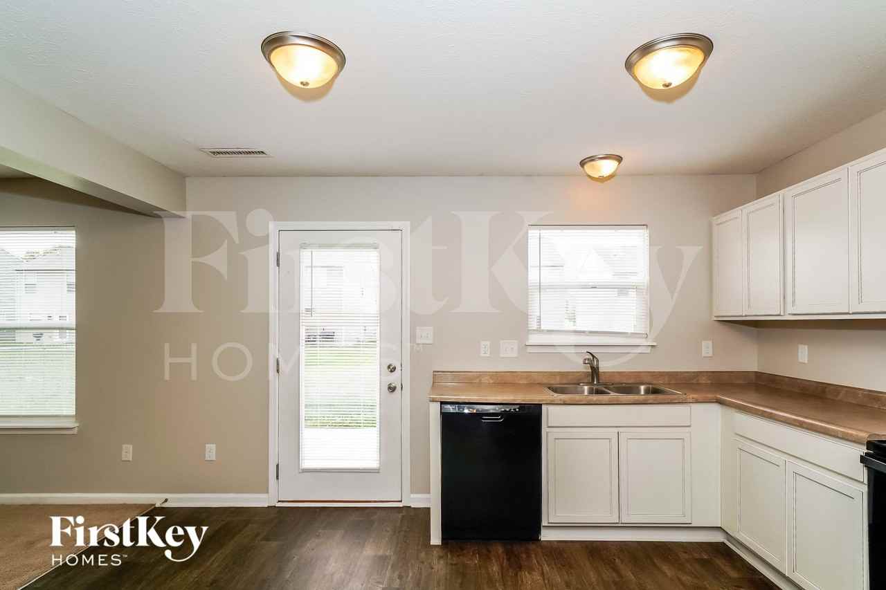 8123 Fisher Bend Dr - Photo 4 of 15