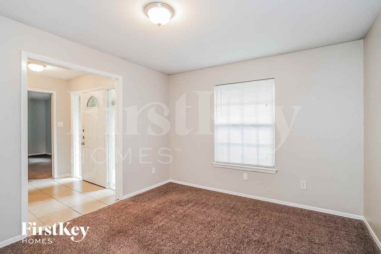 8002 Larkspur Dr - Photo 5 of 15