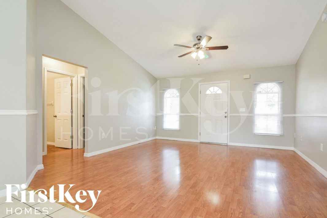 7901 Sioux Ln - Photo 3 of 15