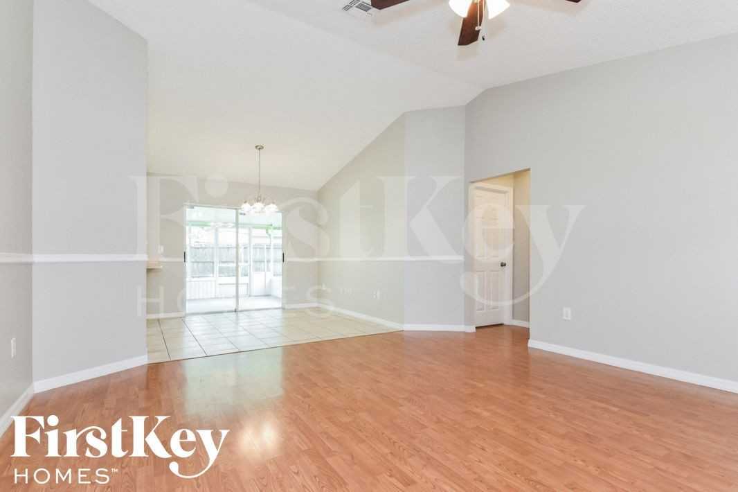 7901 Sioux Ln - Photo 4 of 15