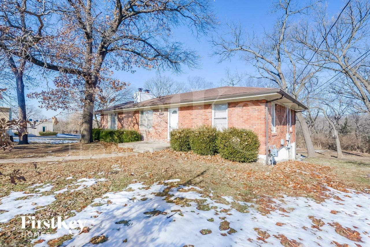 7600 E 70th Ter - Photo 2 of 15