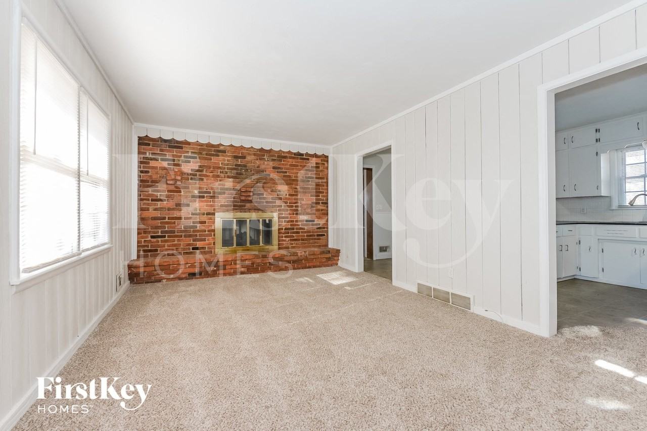 7600 E 70th Ter - Photo 3 of 15