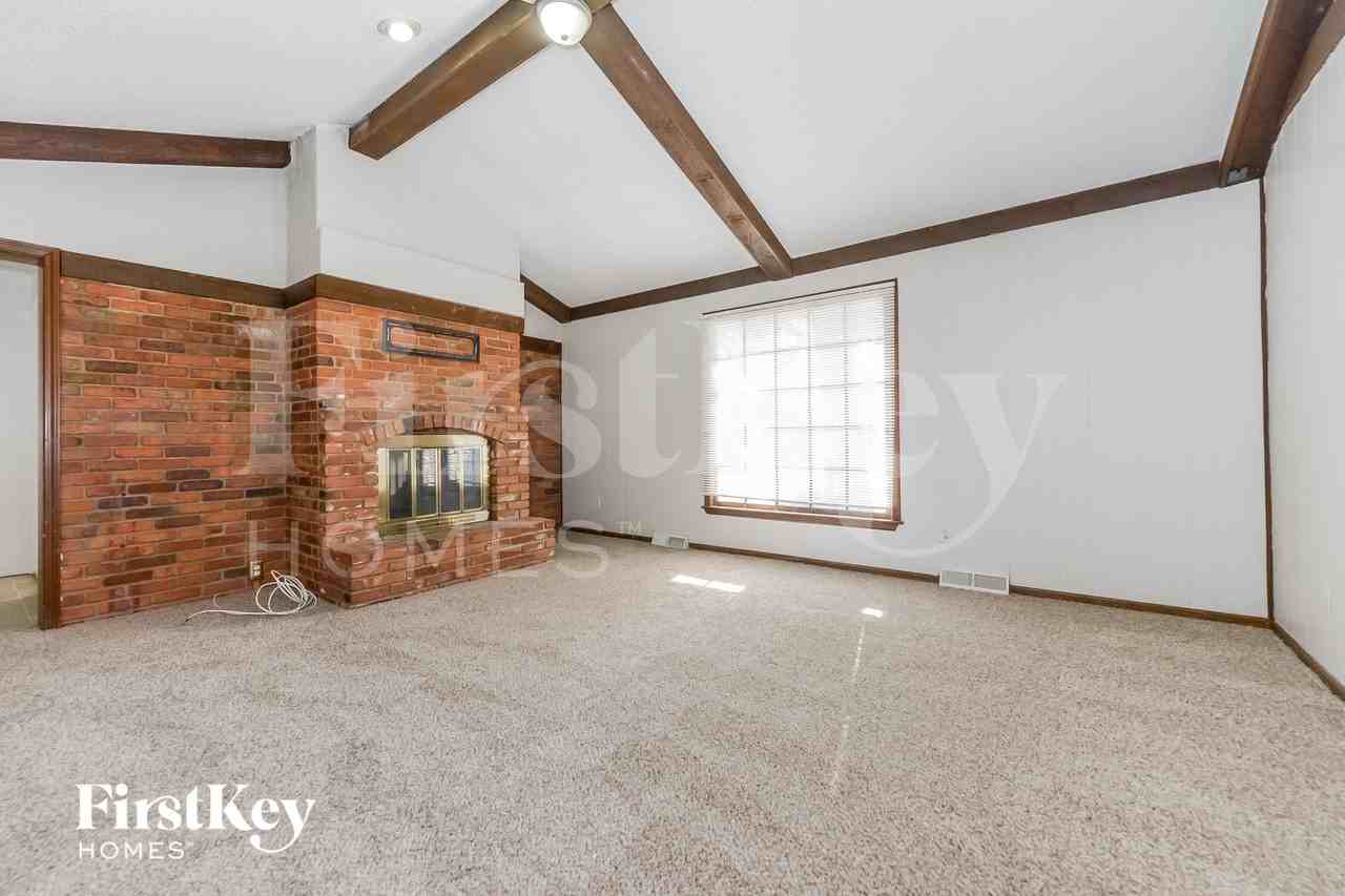 7600 E 70th Ter - Photo 4 of 15