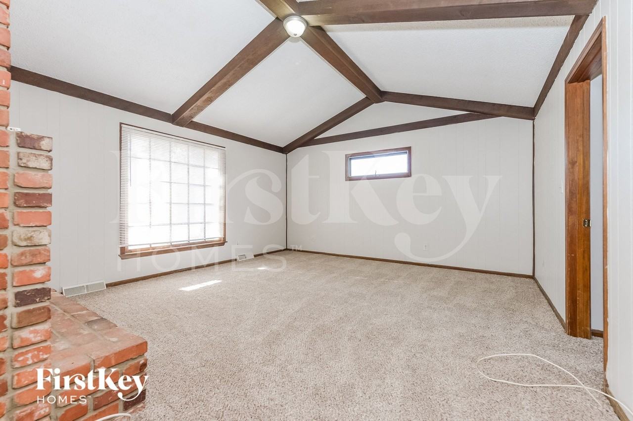 7600 E 70th Ter - Photo 5 of 15