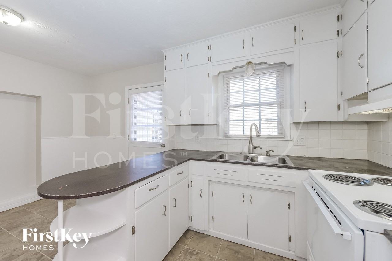 7600 E 70th Ter - Photo 7 of 15