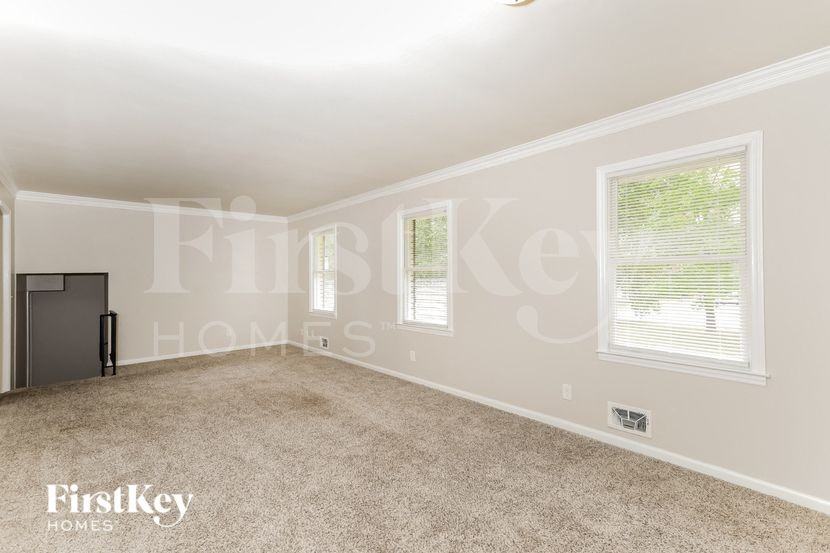 7037 Dalmatia Dr - Photo 3 of 15