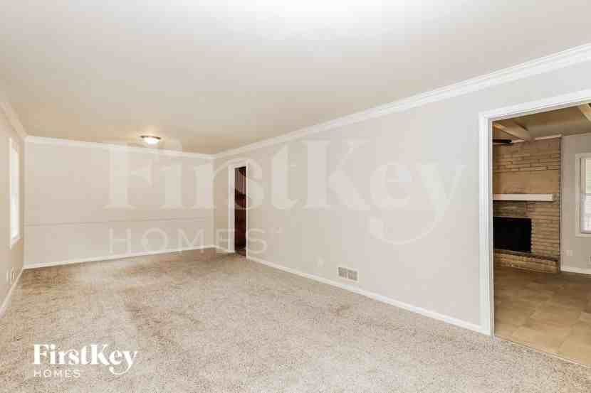 7037 Dalmatia Dr - Photo 4 of 15