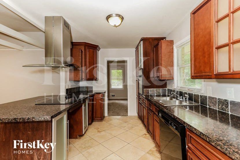 7037 Dalmatia Dr - Photo 6 of 15