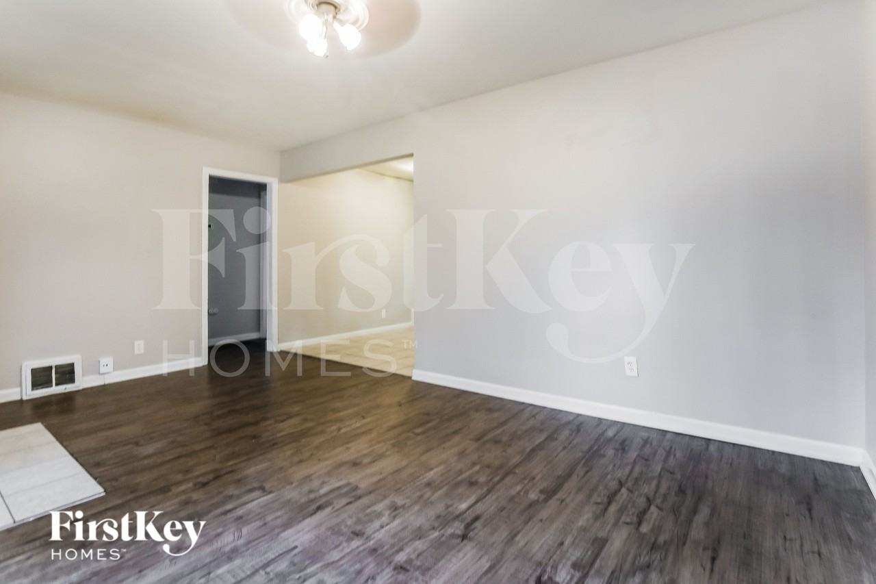 641 Dixie St - Photo 2 of 16