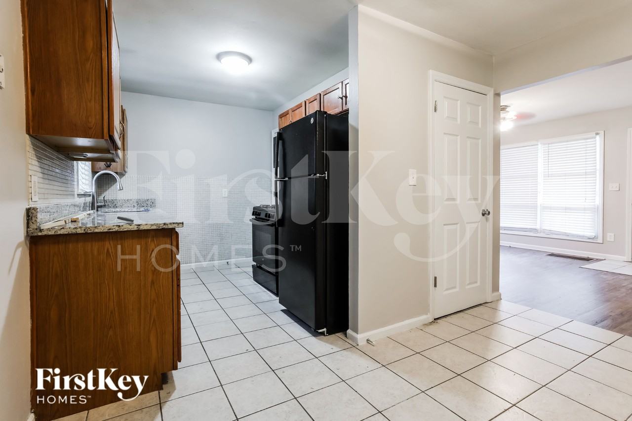 641 Dixie St - Photo 5 of 16