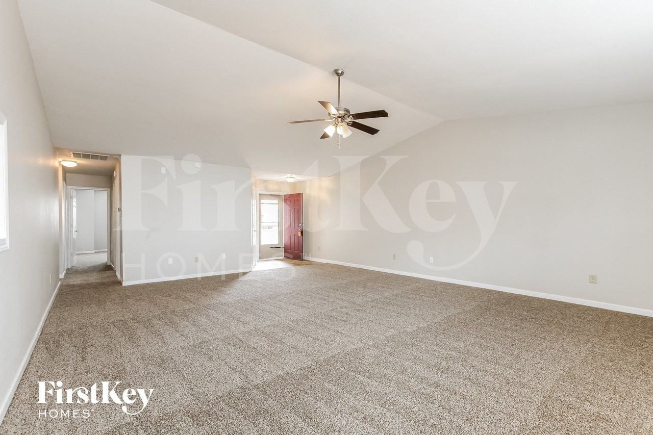 6223 Copeland Lakes Ln - Photo 3 of 15