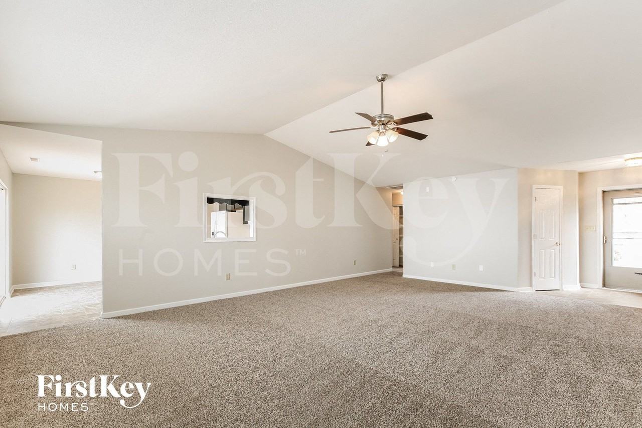 6223 Copeland Lakes Ln - Photo 4 of 15