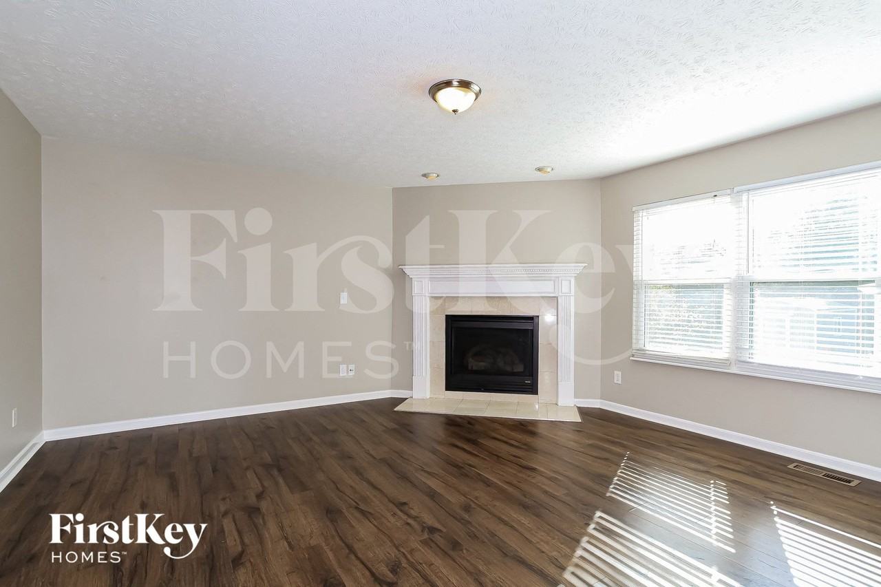 6183 Lakewood Dr - Photo 3 of 15