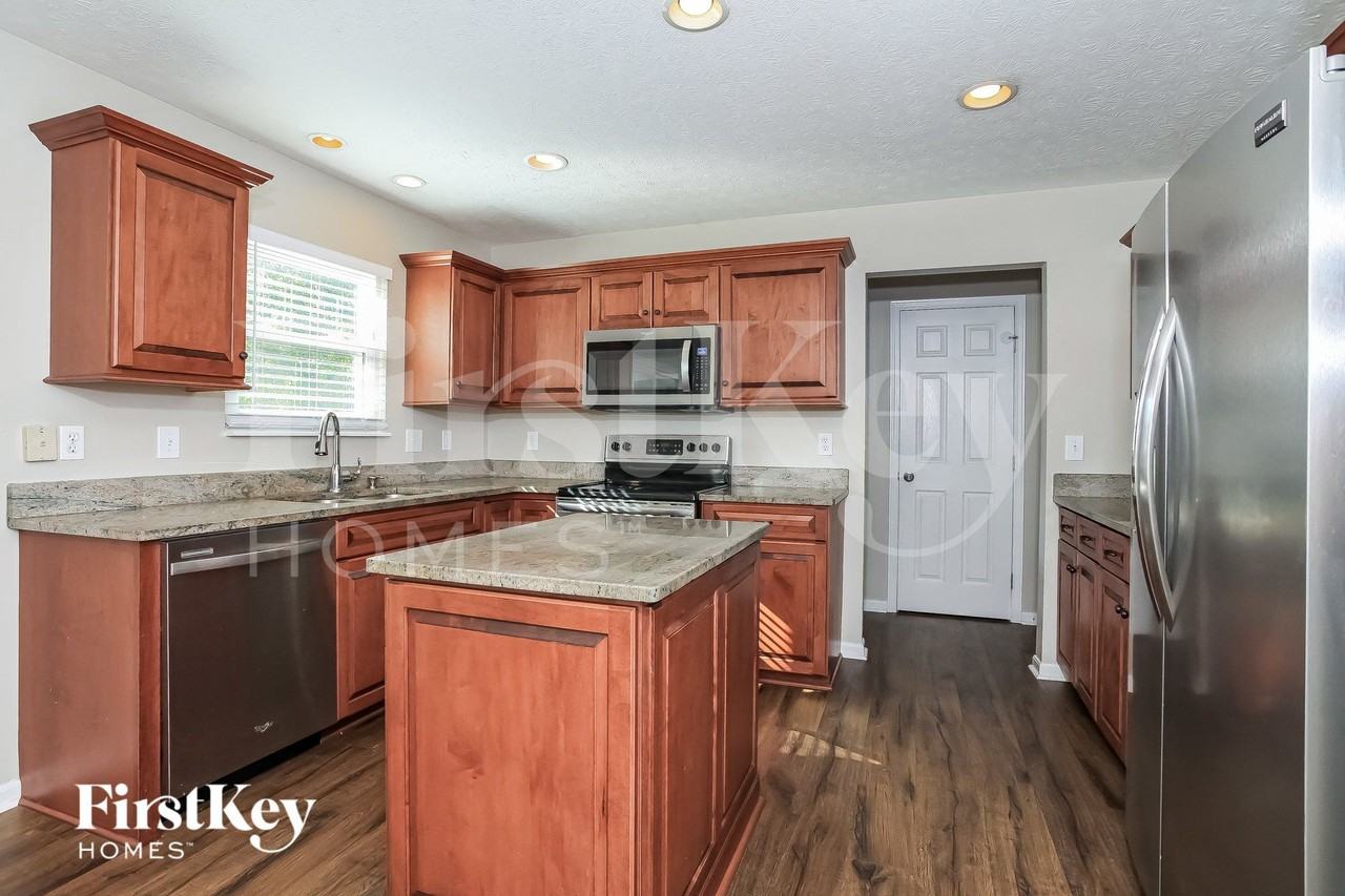 6183 Lakewood Dr - Photo 5 of 15