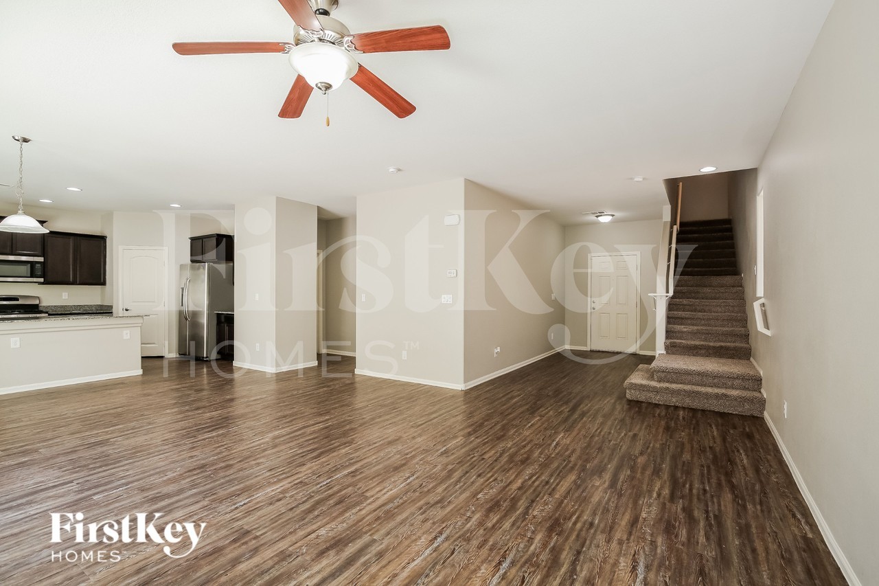6137 River Belle St - Photo 3 of 16