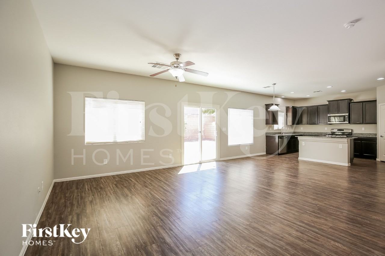 6137 River Belle St - Photo 4 of 16
