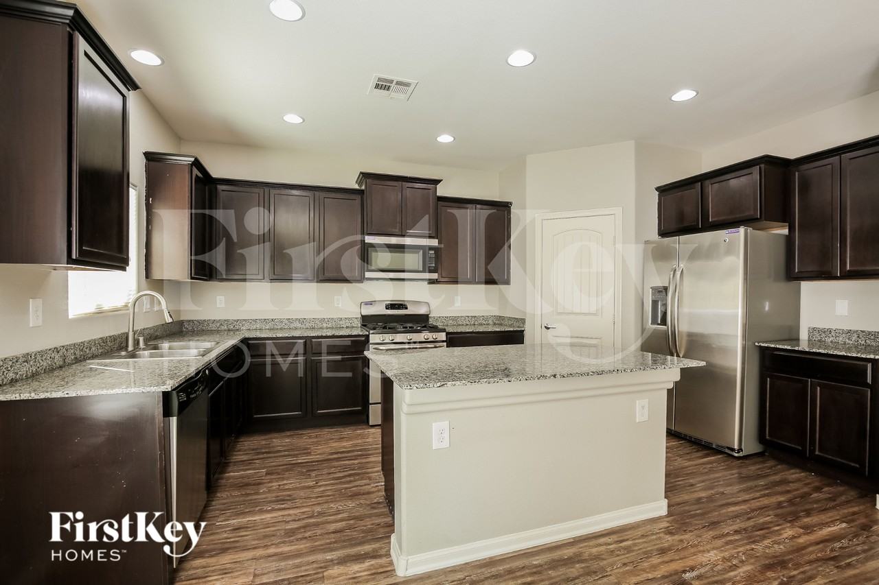 6137 River Belle St - Photo 5 of 16