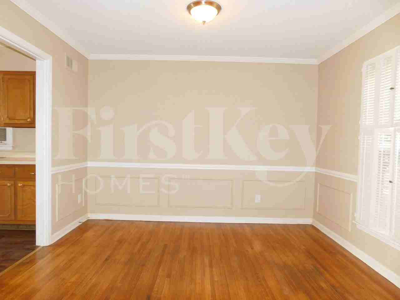 6135 Haddington Dr - Photo 4 of 20