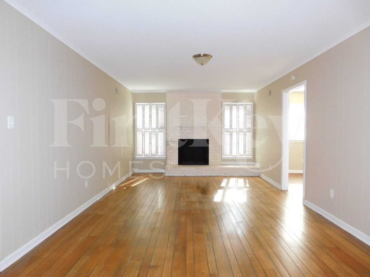 6135 Haddington Dr - Photo 5 of 20