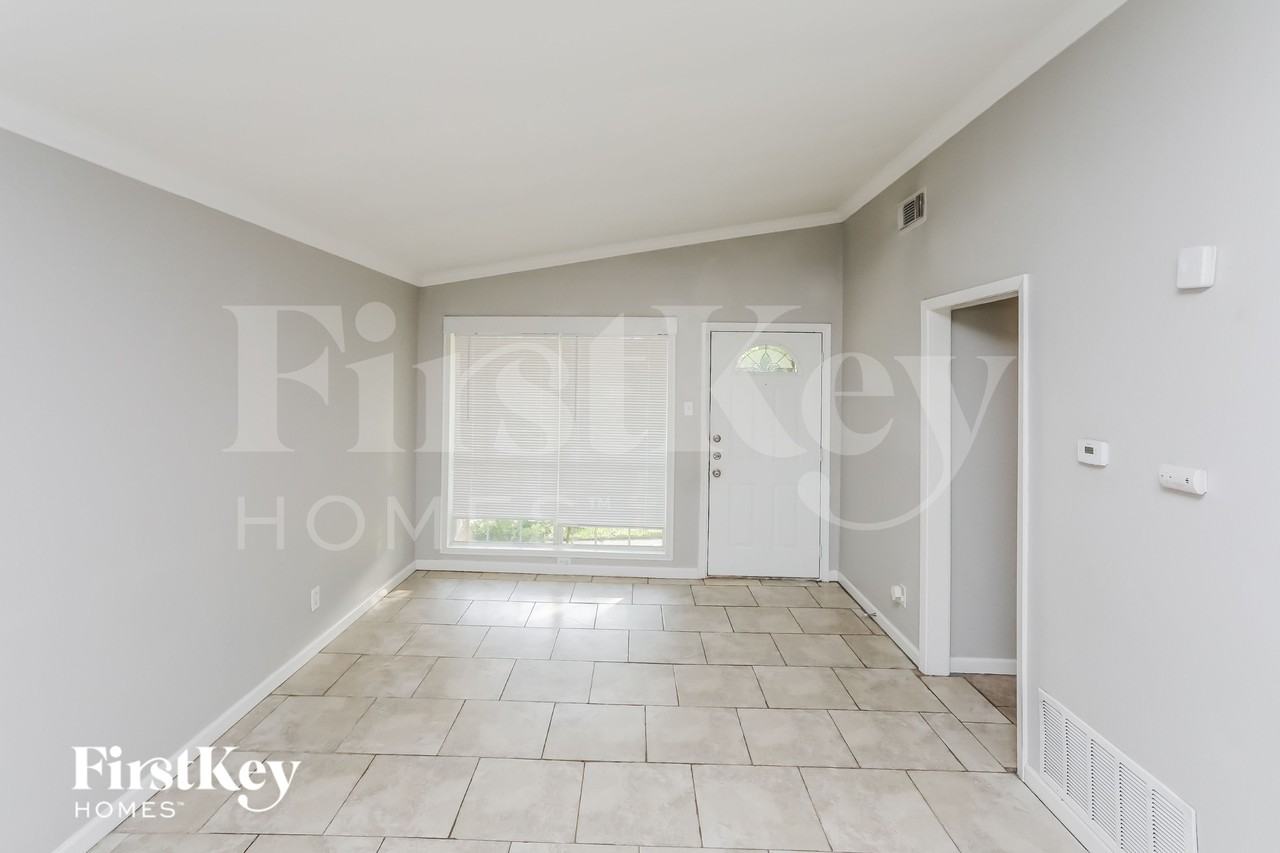 6115 Flagstaff Dr - Photo 2 of 15