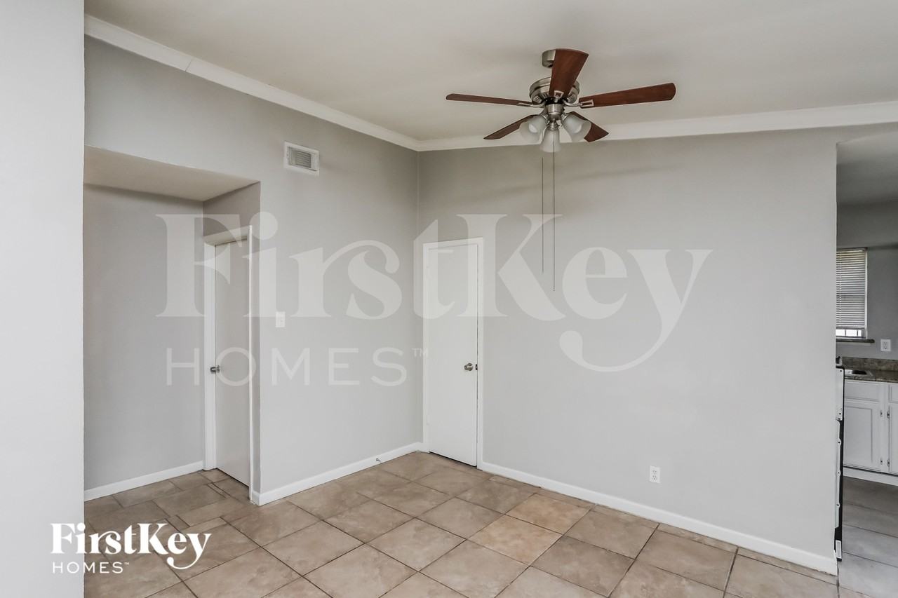 6115 Flagstaff Dr - Photo 3 of 15