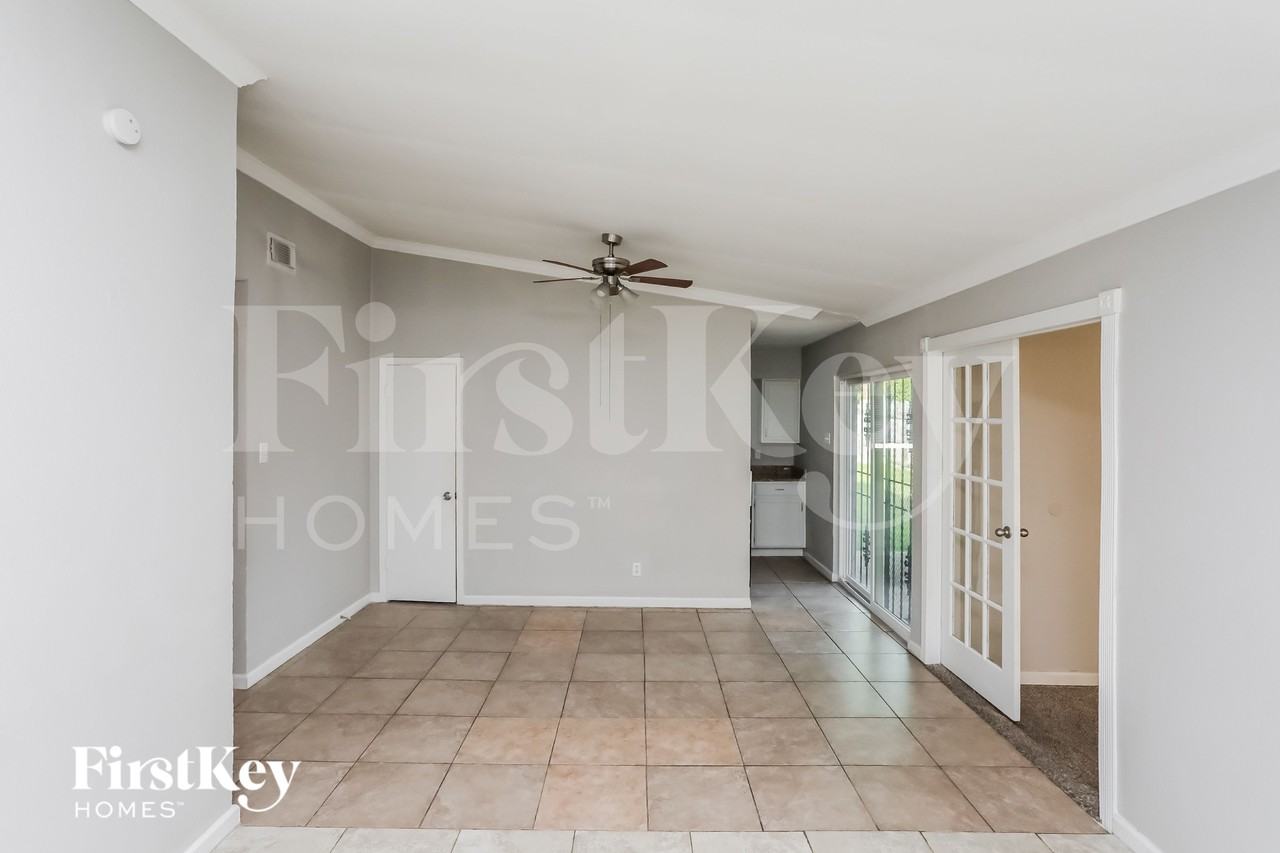 6115 Flagstaff Dr - Photo 4 of 15