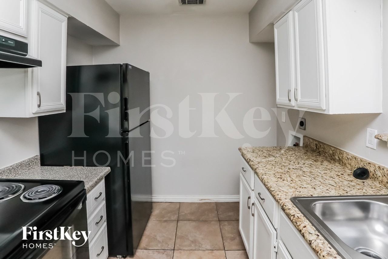 6115 Flagstaff Dr - Photo 6 of 15